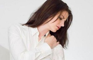 болит спина по уровню сердца